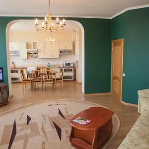 apartment-in-2-min-from-poznyaky-metro-station.hotels-of-kiev.com/