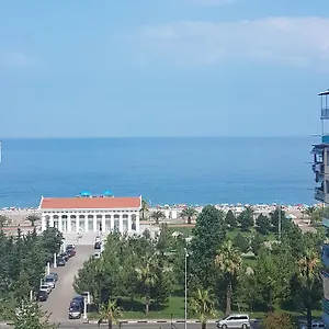 apartment-on-khimshiashvili-11a.batumihotels.net/